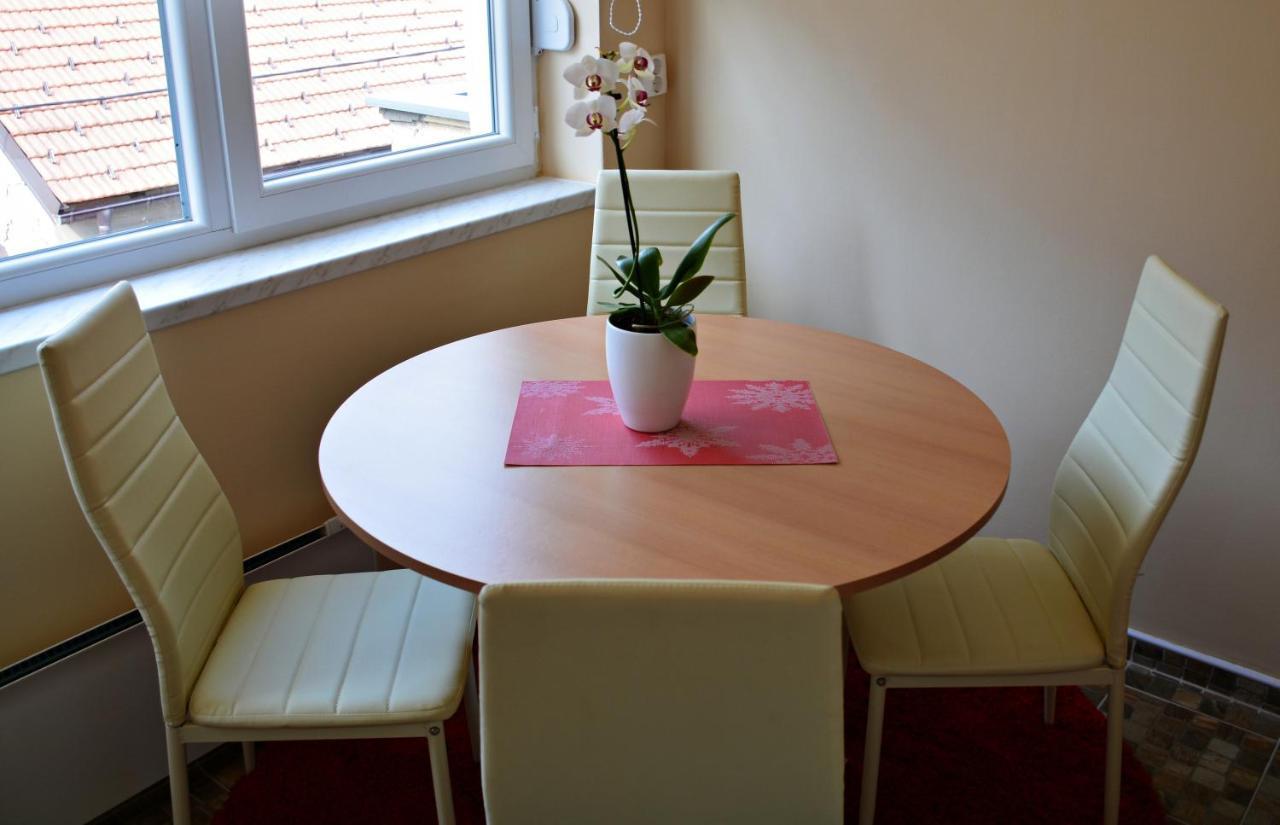 Apartman Trg Βίσεγκραντ Εξωτερικό φωτογραφία